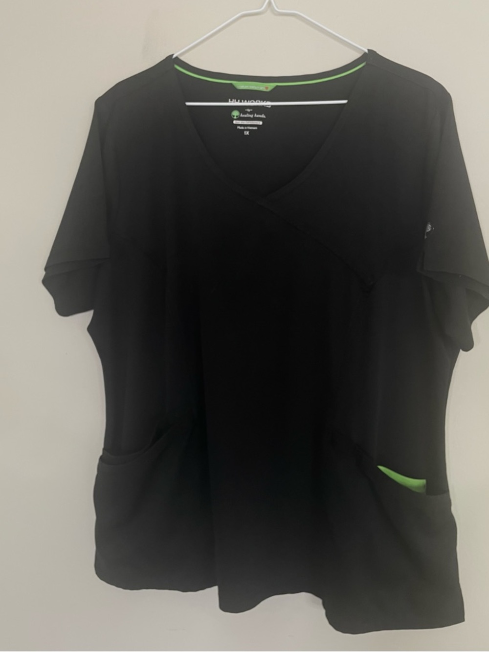 healing hands Black V-Neck Scrub Top 
Size 1X ~ Medical Staff